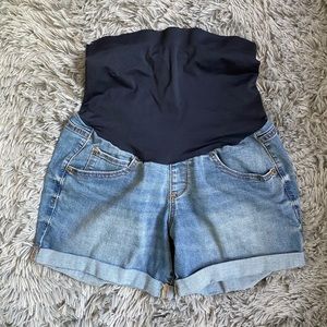 Aglow maternity shorts